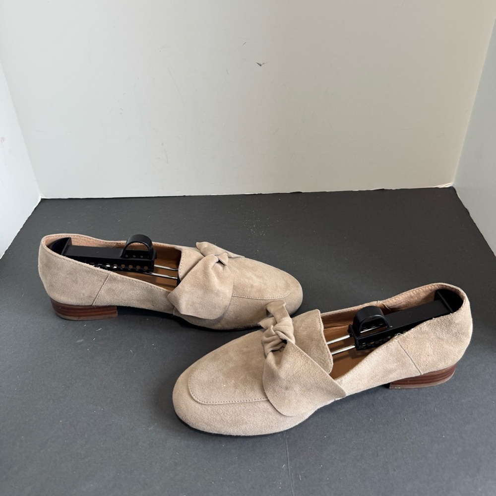 Franco Sarto Abyss Beige Suede Loafers with Bow Detail. Size 10M - Picture 9 of 14